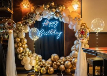 Tổ chức sinh nhật công ty: Ý tưởng, kịch bản và chi phí tổ chức