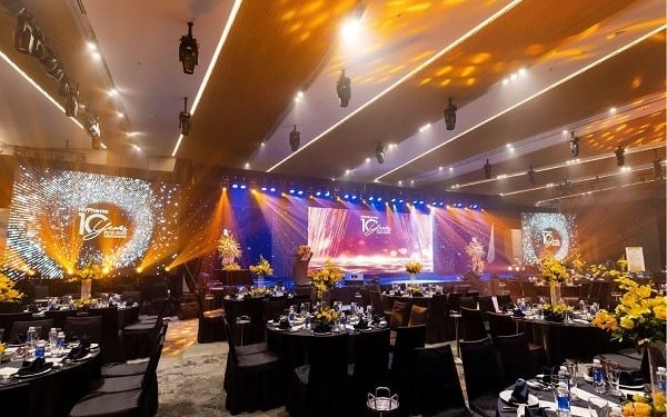 Xu hướng đặt tiệc liên hoan cuối năm ấn tượng 2024